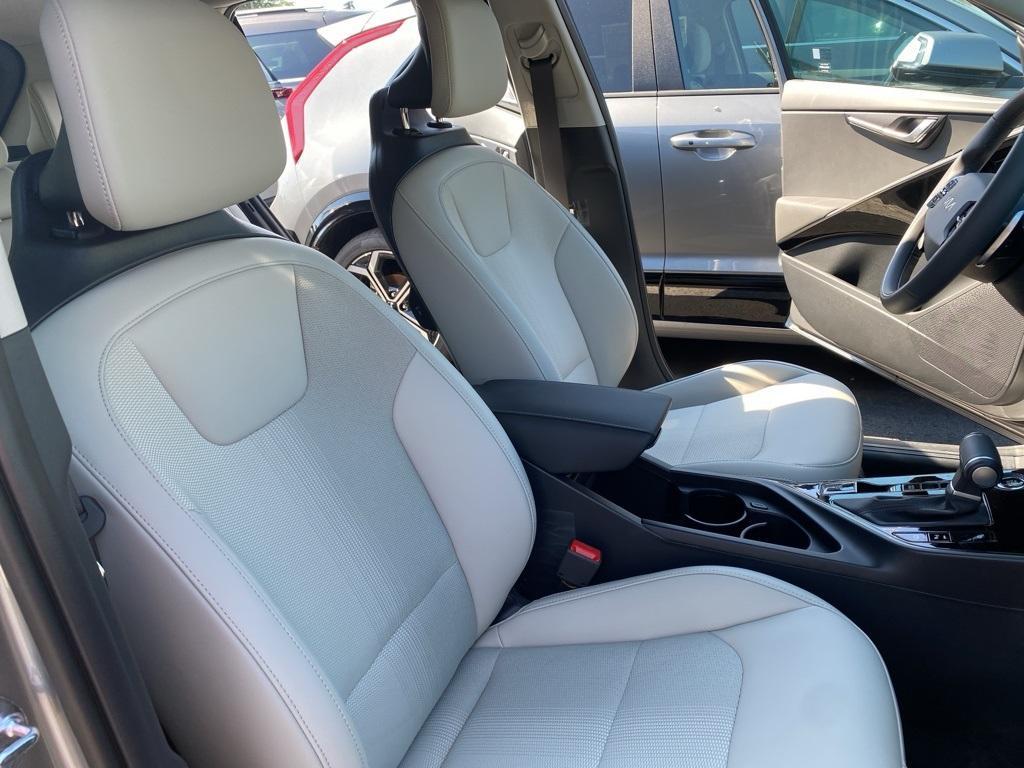 new 2025 Kia Niro car, priced at $32,880