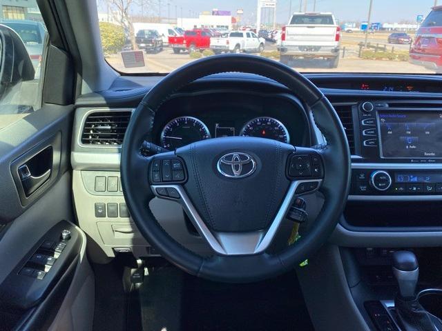 used 2019 Toyota Highlander car, priced at $27,899