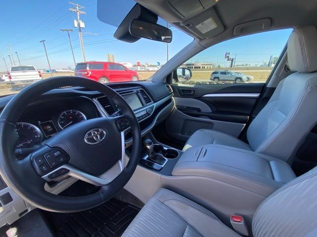 used 2019 Toyota Highlander car, priced at $27,899