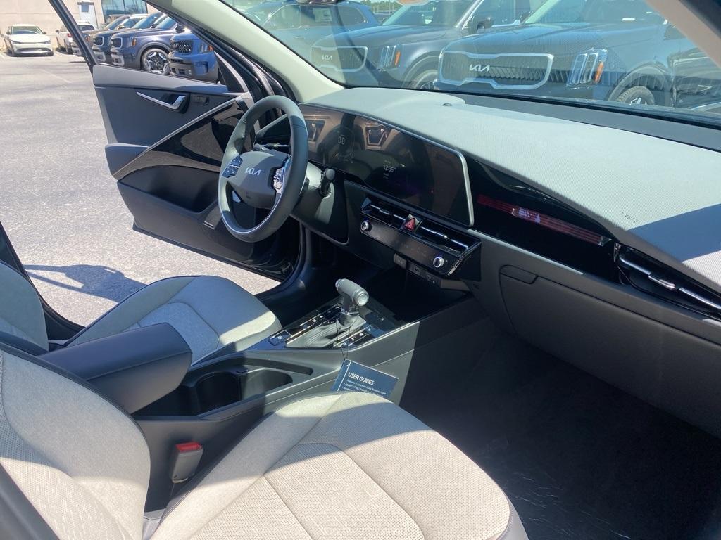 new 2025 Kia Niro car, priced at $34,935