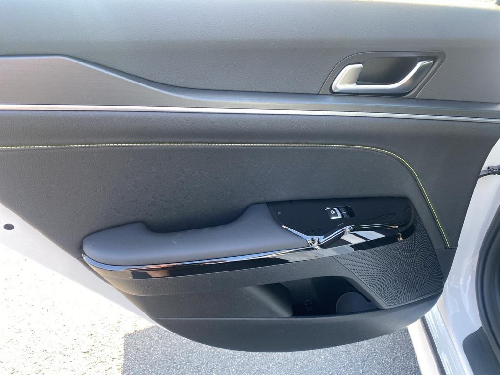 new 2026 Kia K5 car, priced at $39,780