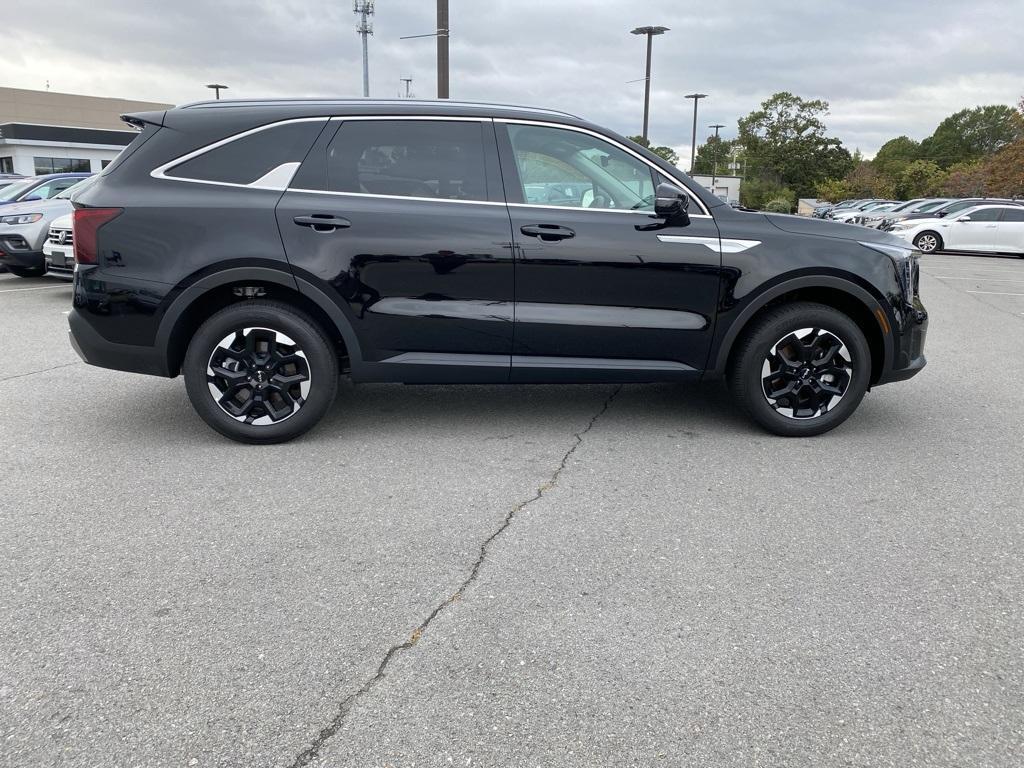 new 2025 Kia Sorento car, priced at $38,305