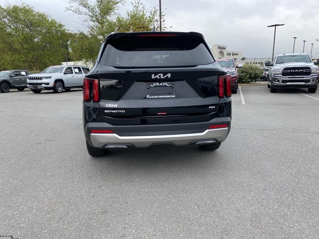new 2025 Kia Sorento car, priced at $38,305