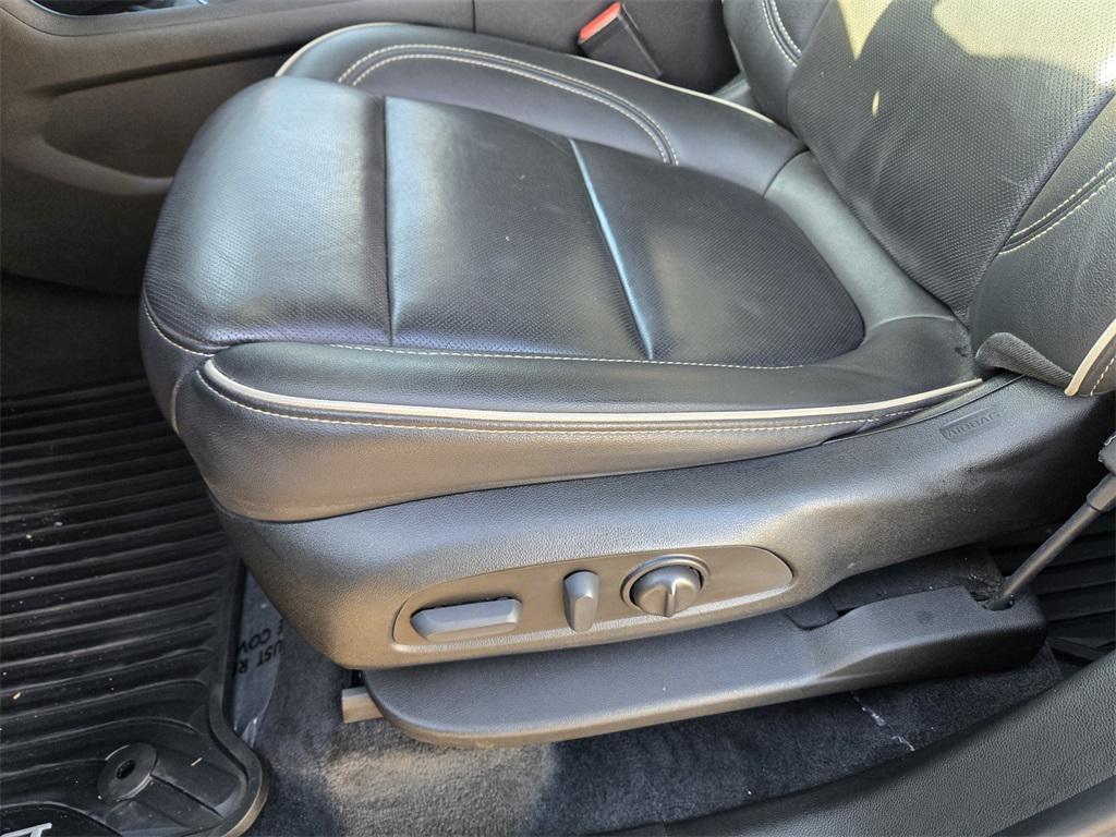 used 2023 Chevrolet Traverse car, priced at $38,405