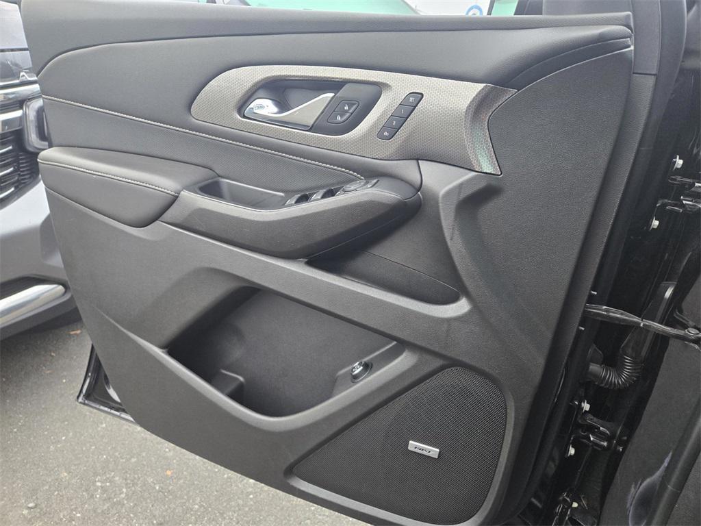 used 2022 Chevrolet Traverse car, priced at $38,263