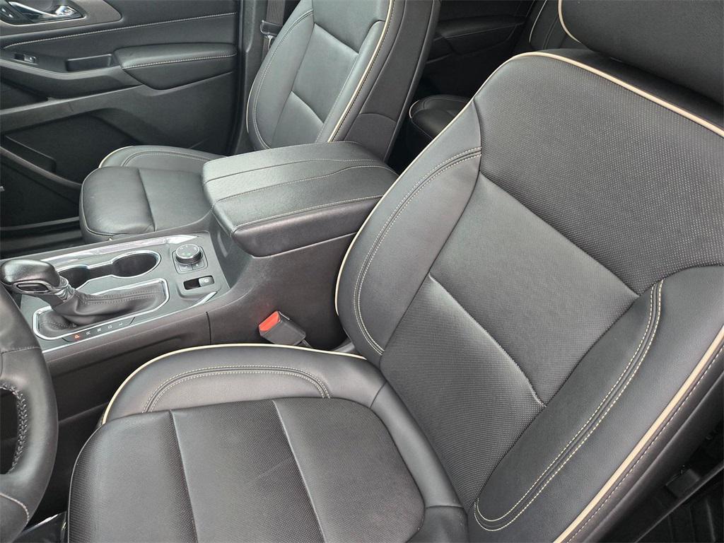 used 2022 Chevrolet Traverse car, priced at $38,263