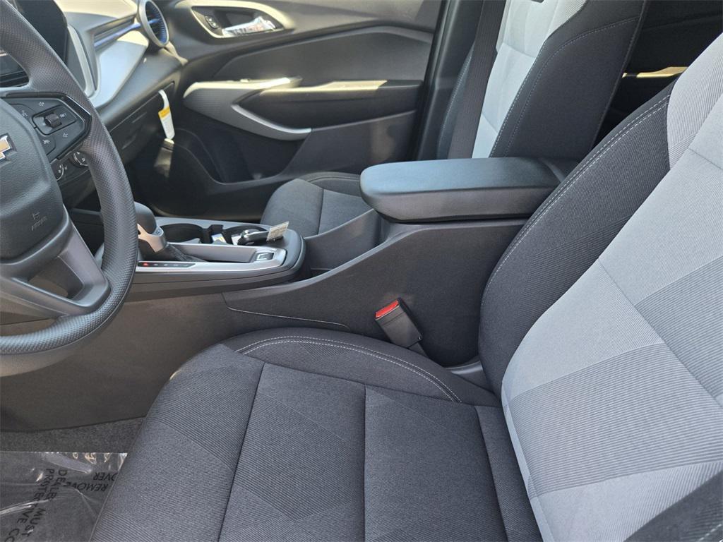 new 2025 Chevrolet Trax car, priced at $22,385
