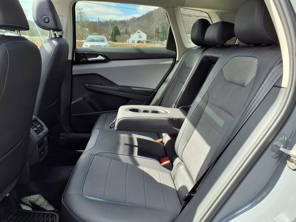 new 2024 Volkswagen Taos car