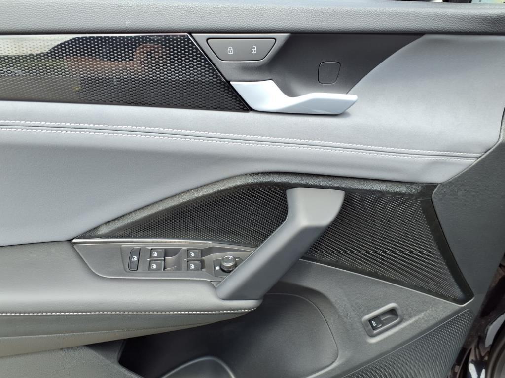 new 2025 Volkswagen Tiguan car, priced at $37,986
