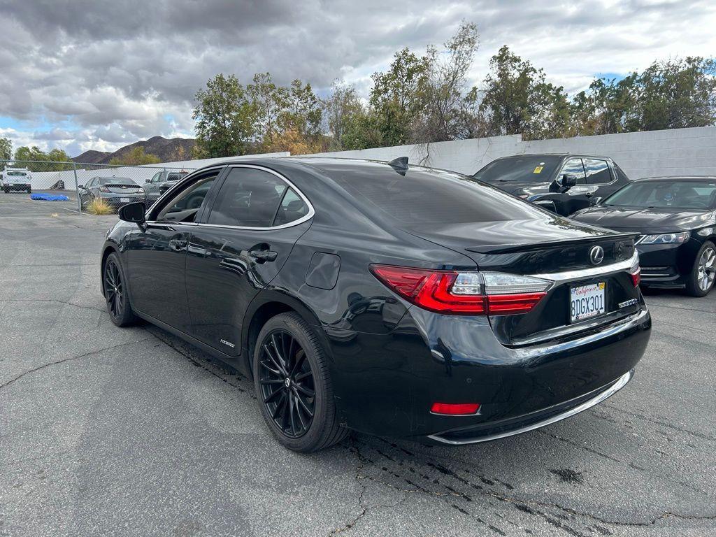 used 2018 Lexus ES 300h car, priced at $23,900