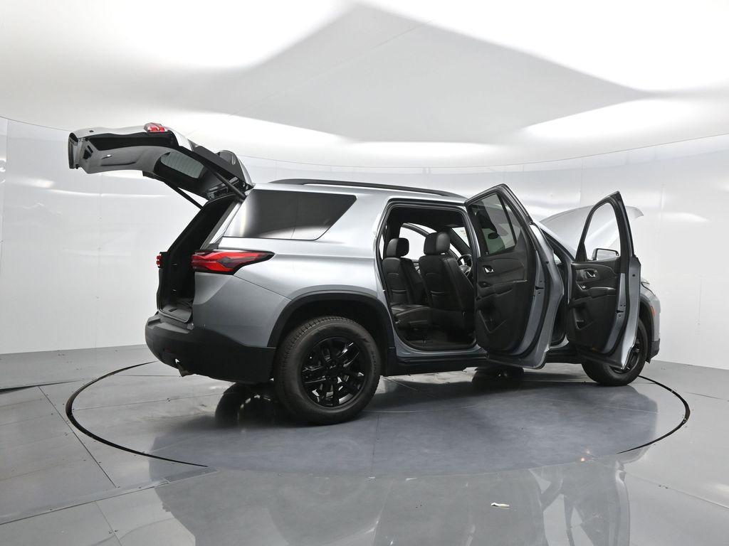 used 2023 Chevrolet Traverse car, priced at $29,500