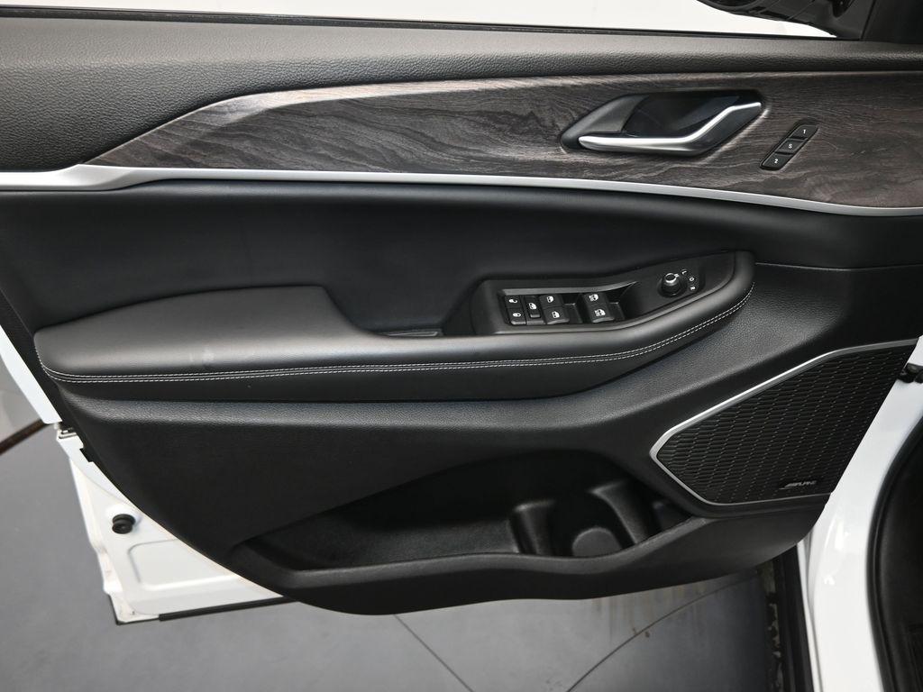used 2022 Jeep Grand Cherokee car, priced at $30,495