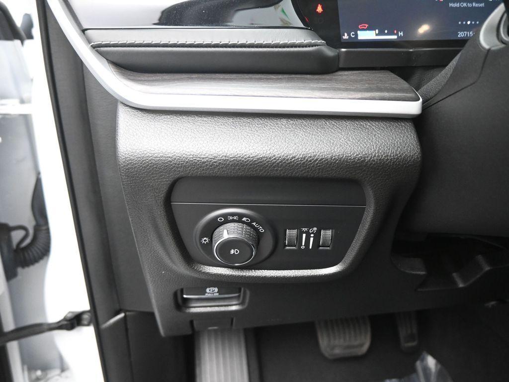 used 2022 Jeep Grand Cherokee car, priced at $30,495