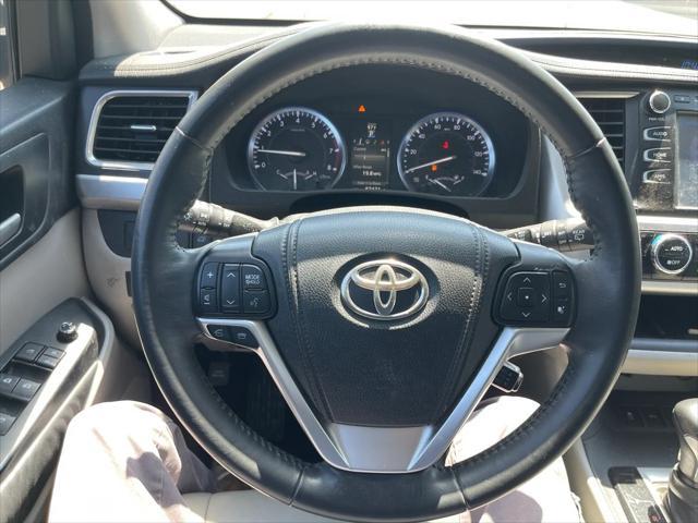 used 2015 Toyota Highlander car, priced at $19,490