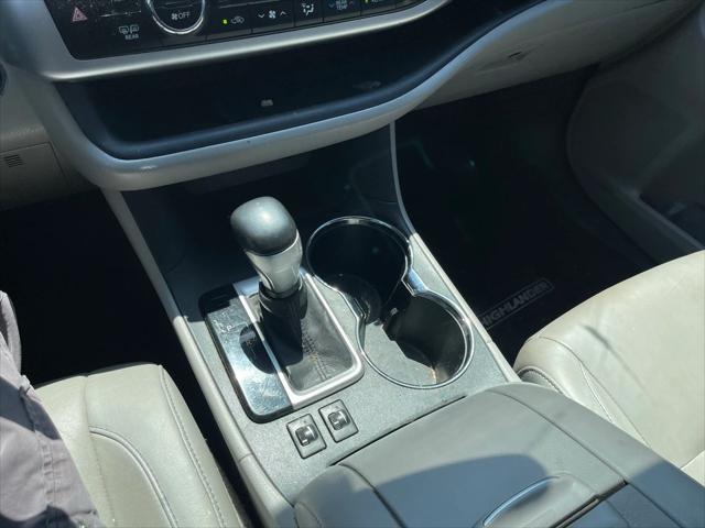 used 2015 Toyota Highlander car, priced at $19,490