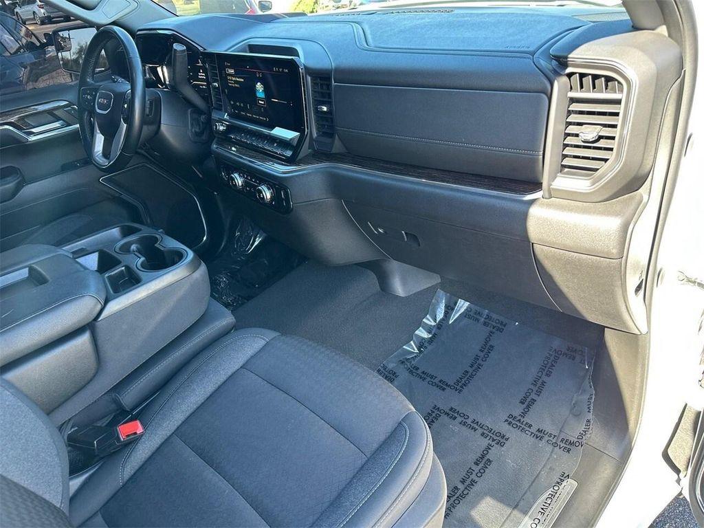 used 2024 GMC Sierra 1500 car, priced at $40,099