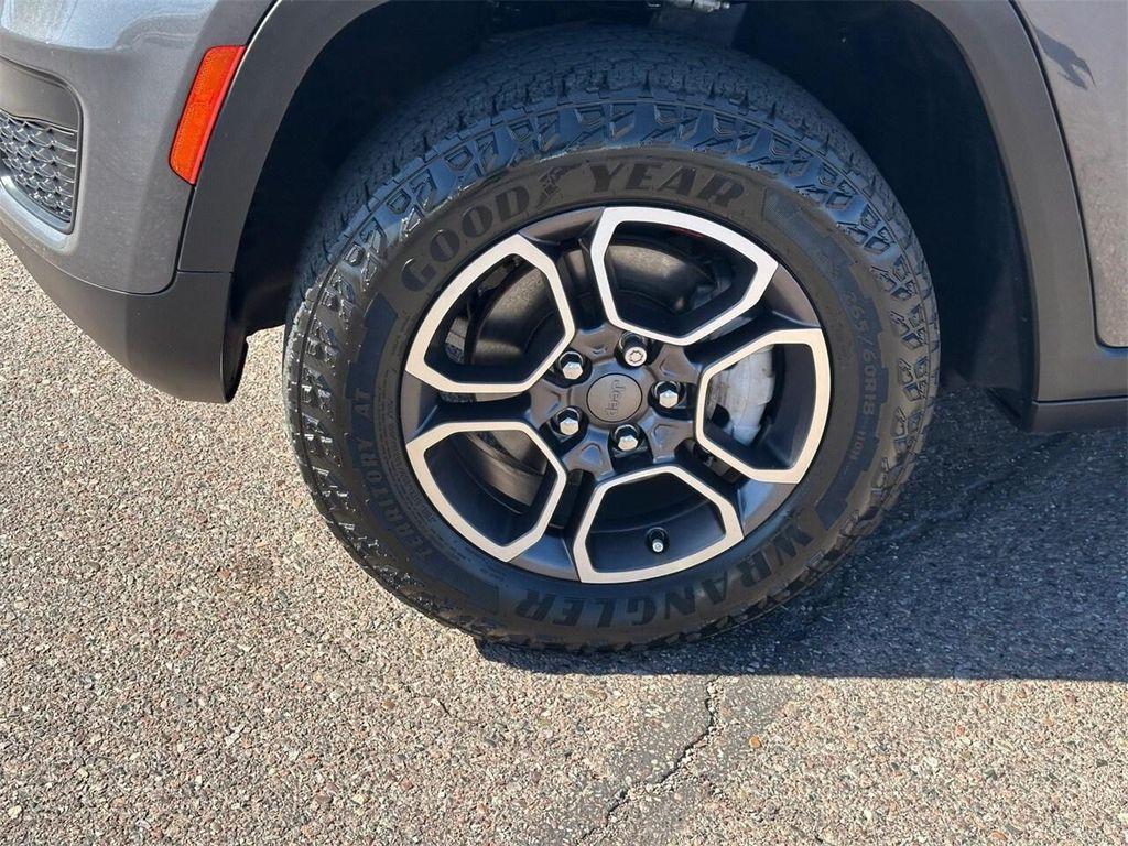 used 2022 Jeep Grand Cherokee car, priced at $32,999