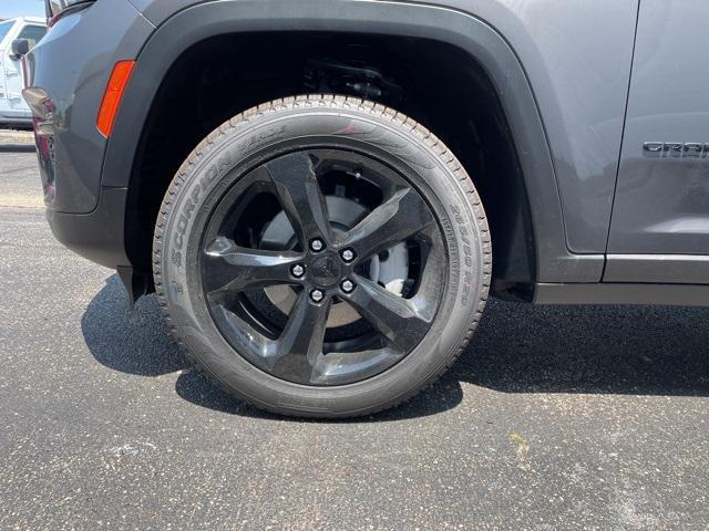 new 2024 Jeep Grand Cherokee car, priced at $52,405