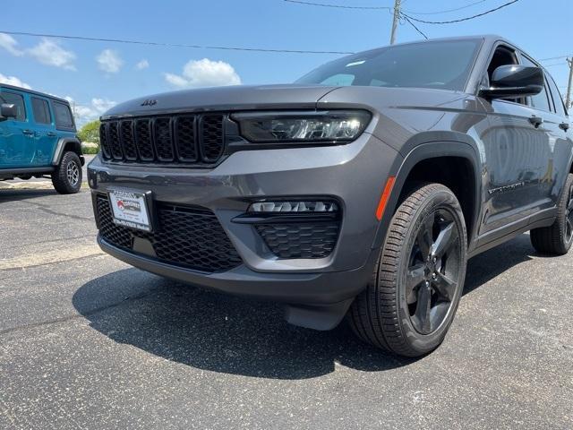 new 2024 Jeep Grand Cherokee car, priced at $52,405