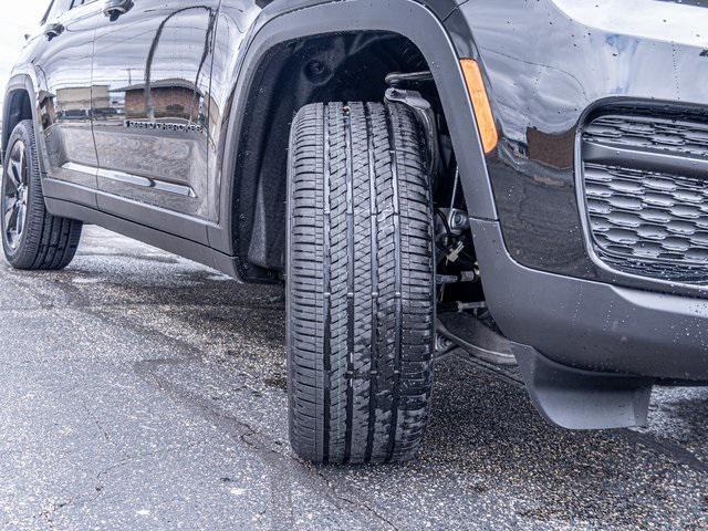 new 2024 Jeep Grand Cherokee car, priced at $47,107