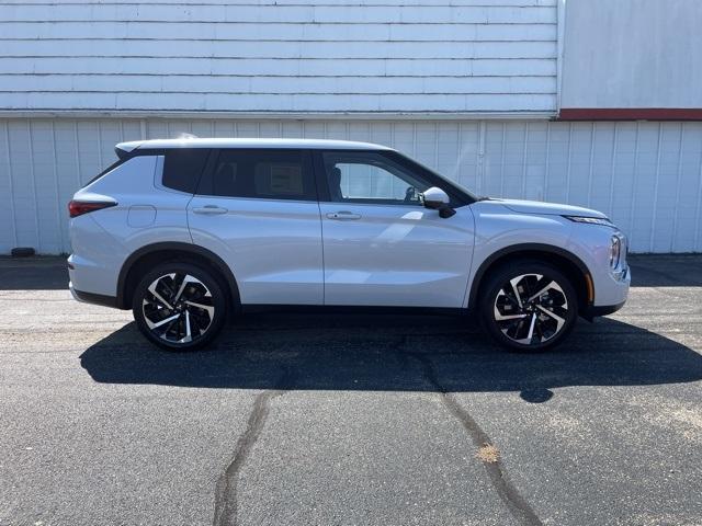 new 2024 Mitsubishi Outlander car, priced at $36,610