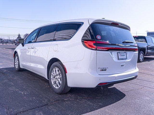 new 2024 Chrysler Pacifica car, priced at $40,878