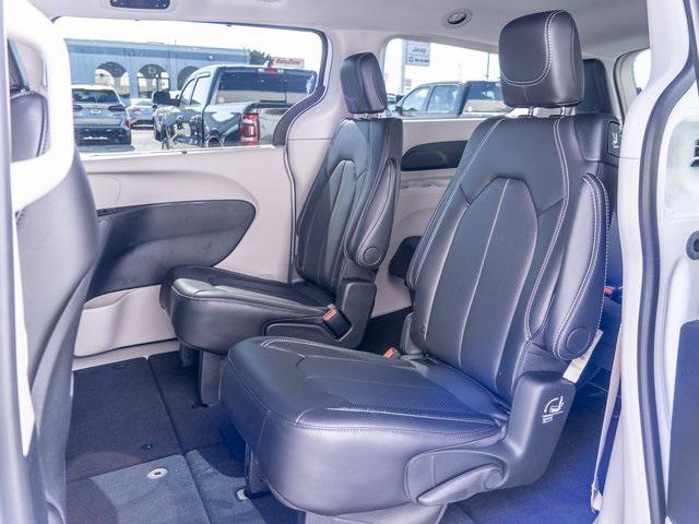 new 2024 Chrysler Pacifica car, priced at $40,878