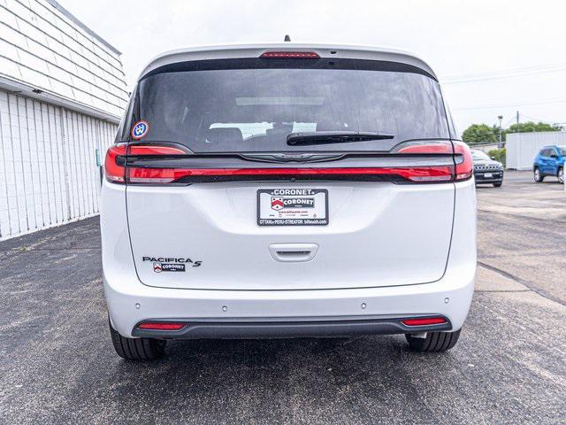 new 2024 Chrysler Pacifica car, priced at $44,580