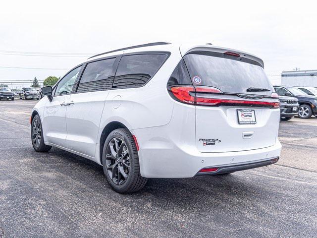 new 2024 Chrysler Pacifica car, priced at $44,580