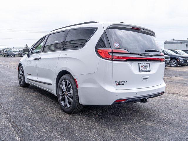 new 2024 Chrysler Pacifica car, priced at $43,062