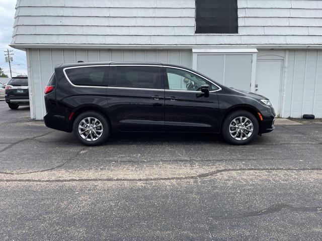 new 2024 Chrysler Pacifica car, priced at $43,708