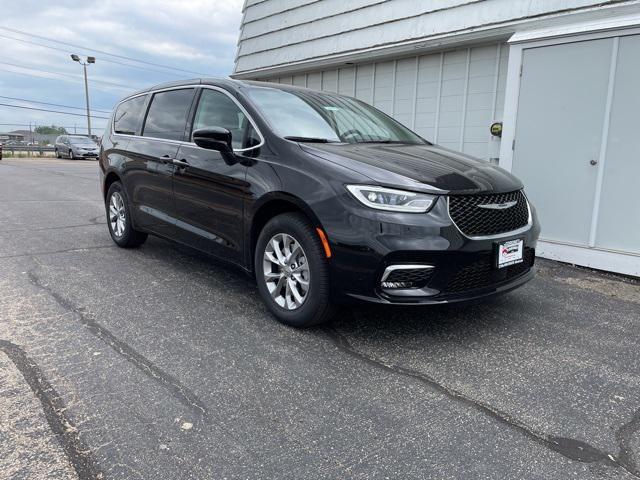 new 2024 Chrysler Pacifica car, priced at $43,708