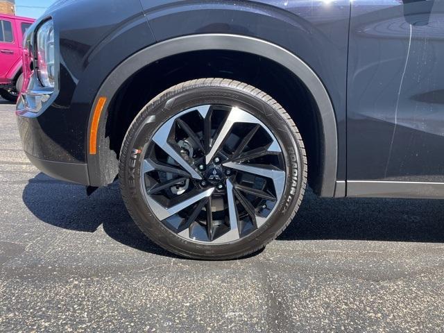 new 2024 Mitsubishi Outlander car, priced at $36,015