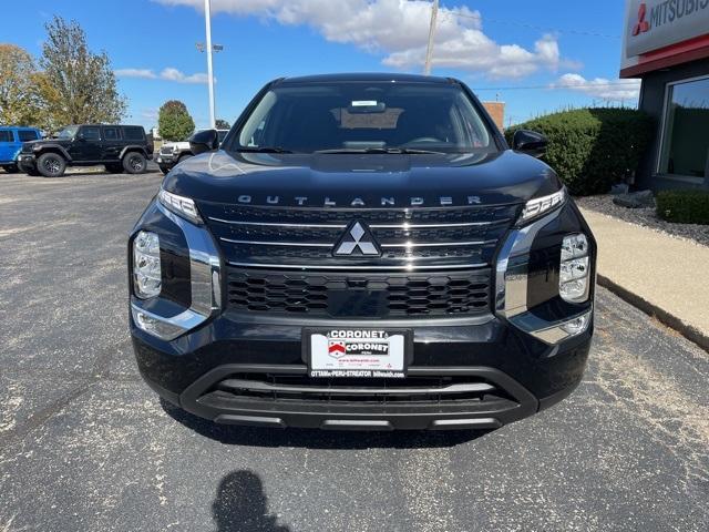 new 2024 Mitsubishi Outlander car, priced at $31,205