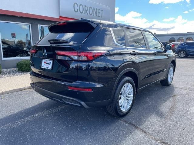 new 2024 Mitsubishi Outlander car, priced at $31,205