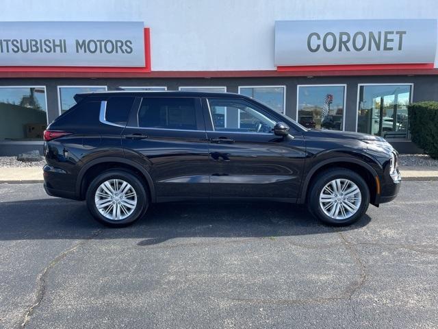 new 2024 Mitsubishi Outlander car, priced at $31,205