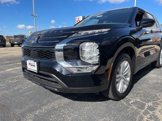 new 2024 Mitsubishi Outlander car, priced at $31,205