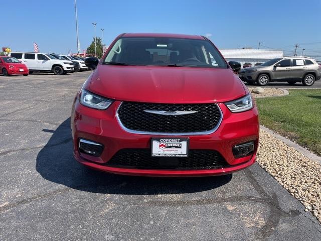 new 2024 Chrysler Pacifica car, priced at $41,640