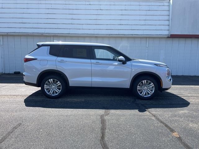 new 2024 Mitsubishi Outlander car, priced at $29,590