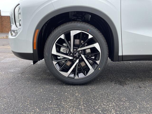 new 2024 Mitsubishi Outlander car, priced at $34,340