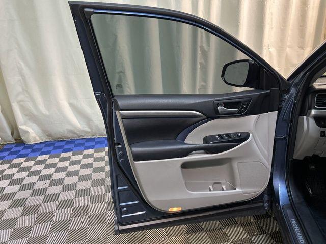 used 2017 Toyota Highlander car, priced at $25,712
