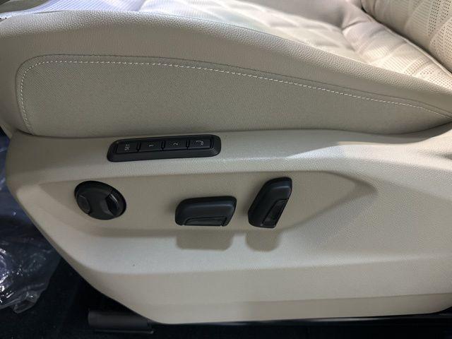 new 2026 Volkswagen Atlas car, priced at $53,345