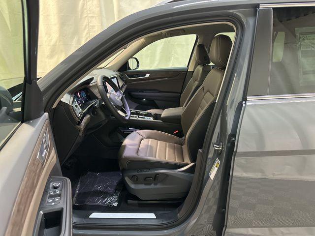 new 2025 Volkswagen Atlas car, priced at $46,971