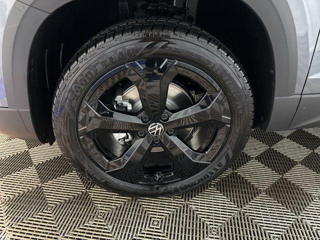 new 2025 Volkswagen Taos car, priced at $34,592
