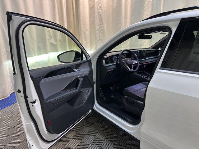 new 2025 Volkswagen Tiguan car, priced at $34,916