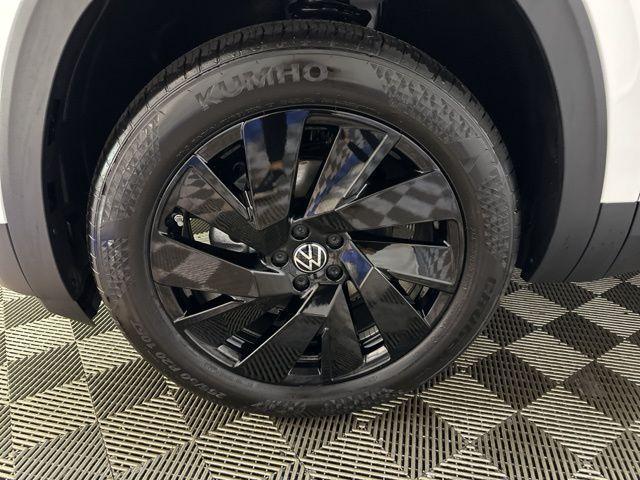 new 2026 Volkswagen Atlas car, priced at $45,825