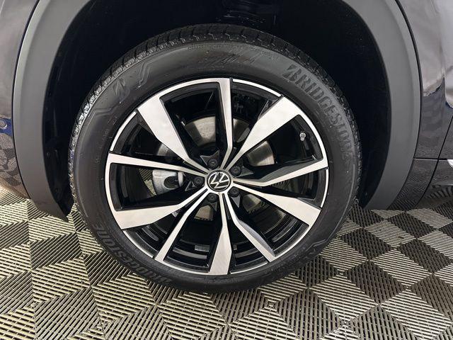 new 2026 Volkswagen Atlas Cross Sport car, priced at $53,019