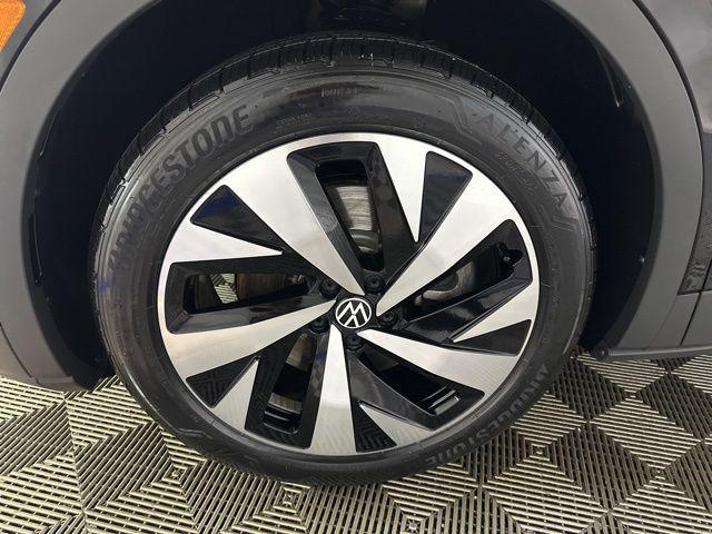 used 2022 Volkswagen ID.4 car, priced at $25,872
