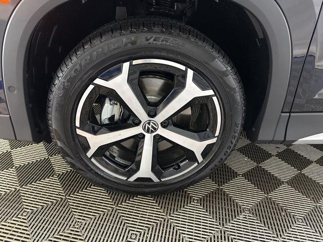 new 2025 Volkswagen Tiguan car, priced at $34,017