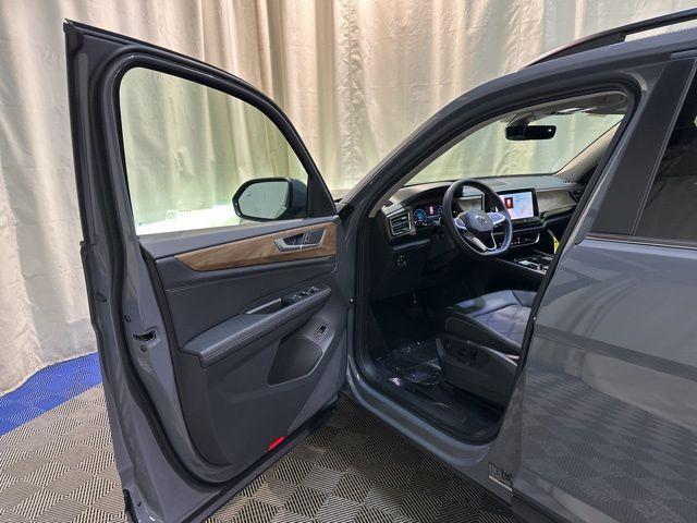 new 2026 Volkswagen Atlas car, priced at $45,344